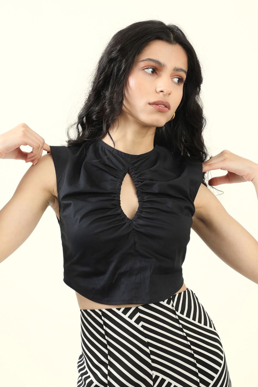 Western-Wear Urban Suburban | Black Poplin Sleeveless Key-Hole Top